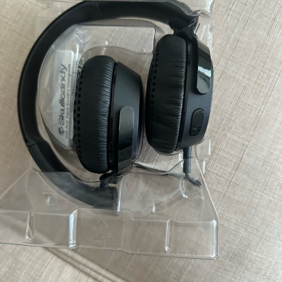 Skullcandy Riff Black On-Ear Headphones - Picture 6 of 6